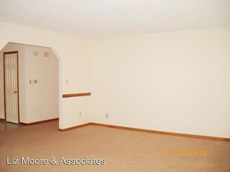 3rd image of 899 Belvoir Cir