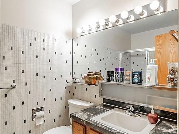 3rd image of 3000 Farnam St #4MN