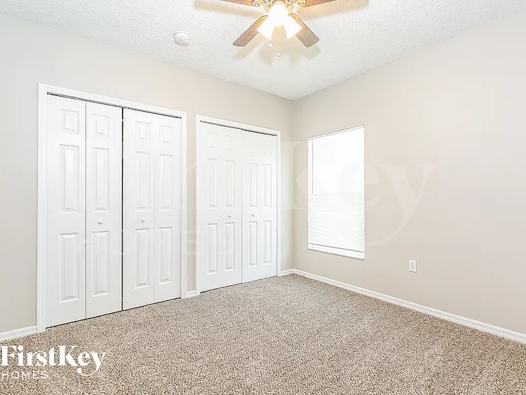 927 Cannes Dr — Photo 9