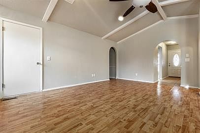 3rd image of 3800 NE 140th Terrace Cir