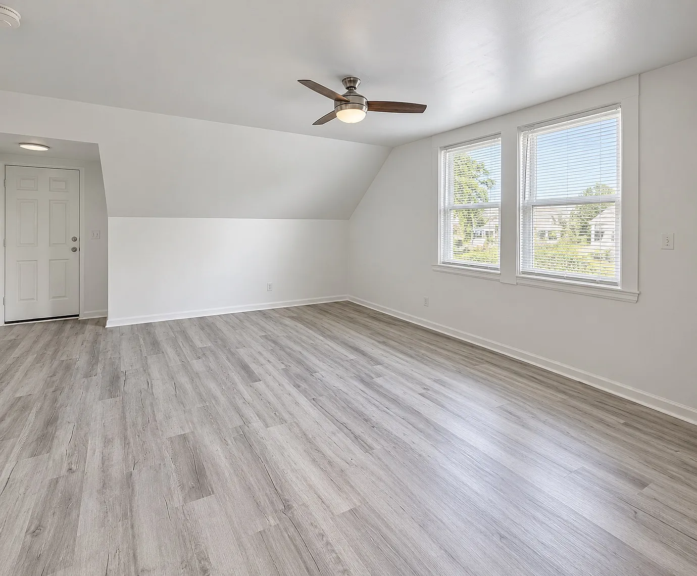 2 bed, 850 sqft, $1,800 — Photo 2