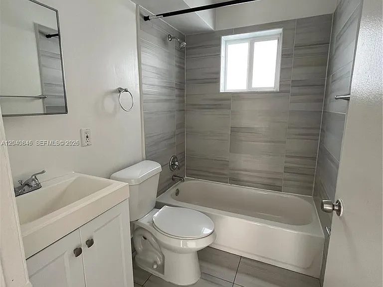 960 Biarritz Dr #2 — Photo 5