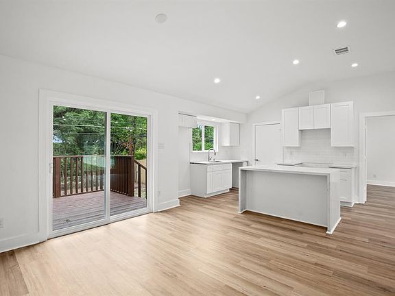 5th image of 3402 Catalina Dr