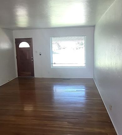 4th image of 1810 Hoffman Dr NE