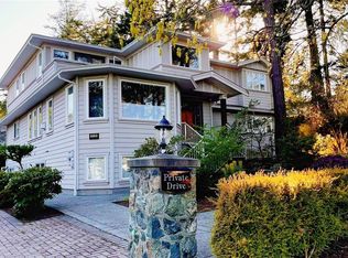 2201 Arbutus Cove Ln, Saanich, BC V8N6N7