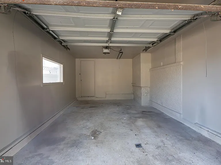 334 E Conestoga Rd — Photo 38
