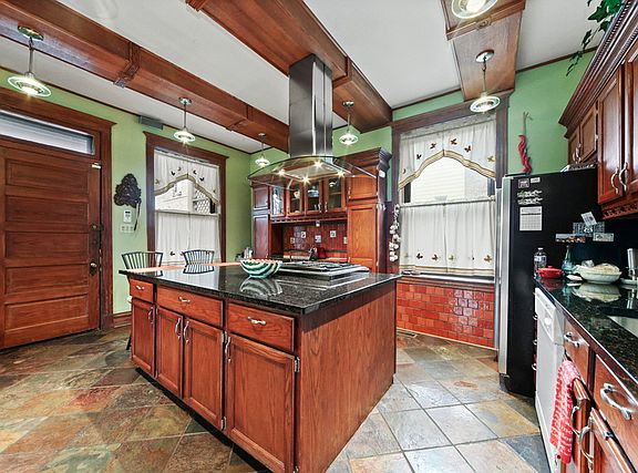 5th image of 2453 N California Ave #1