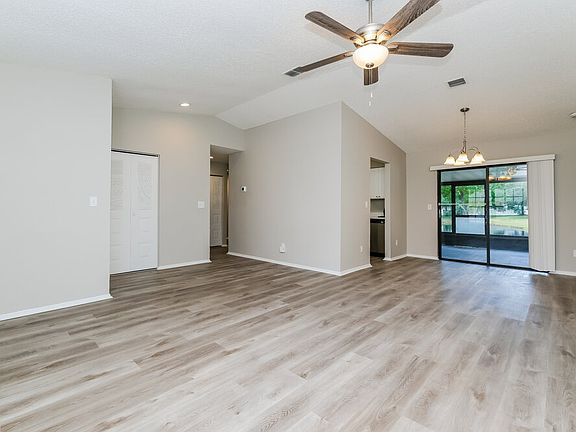 3rd image of 11211 Fiddlewood Dr