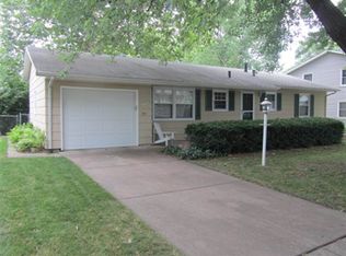 2819 Greenway Dr, Bettendorf, IA 52722