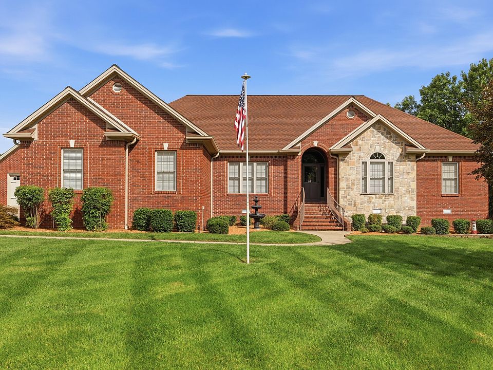 1st image of 225 Larkspur Ln