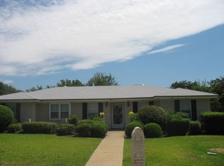 3312 Spring Valley Dr, Bedford, TX 76021