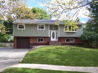 2 Alice Ln, Commack, NY 11725