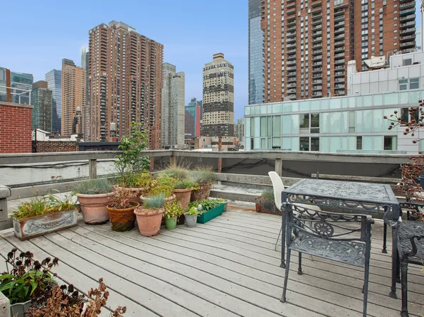 461 West 44th Street image 1 of 5