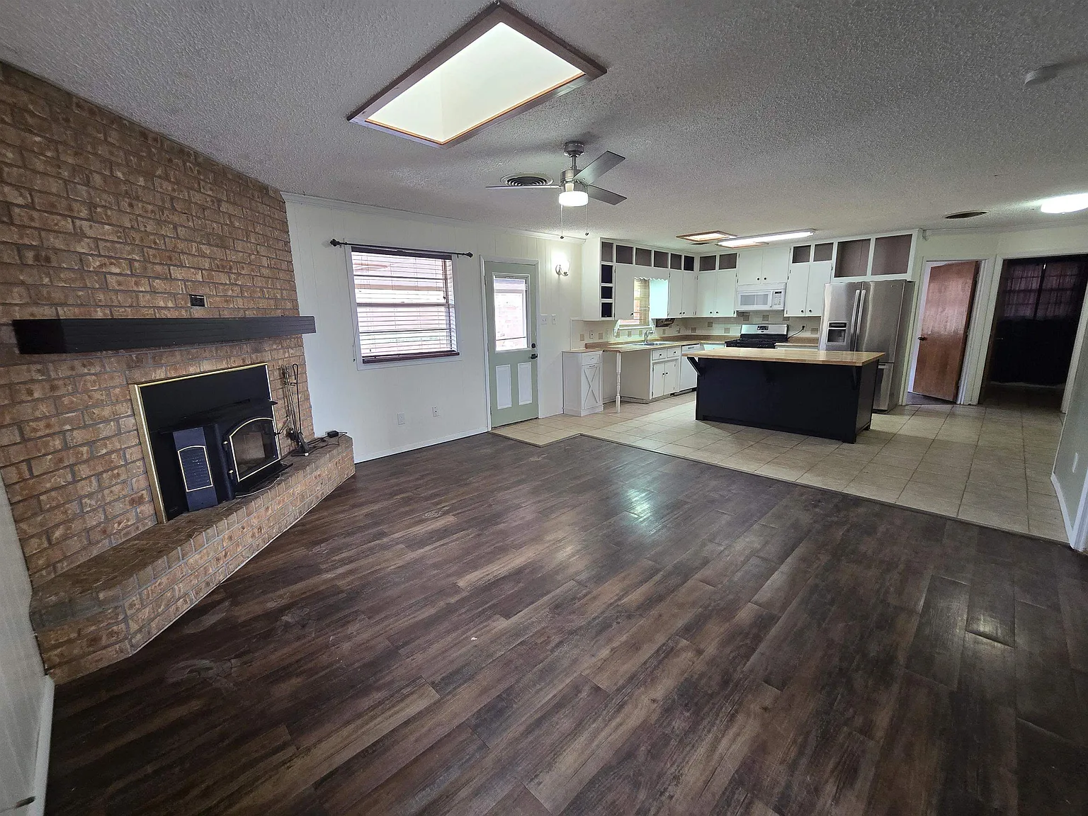 4 bed, 1794 sqft, $2,500 — Photo 4