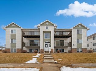 6520 Creekside Dr NE UNIT 10, Cedar Rapids, IA 52402