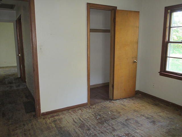2nd image of 704 W Charles Ct