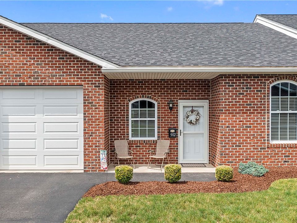 1st image of 902 Valentina Ln