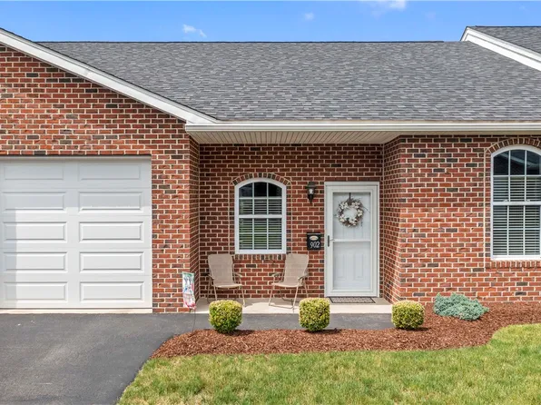 902 Valentina Ln, New Kensington, PA 15068