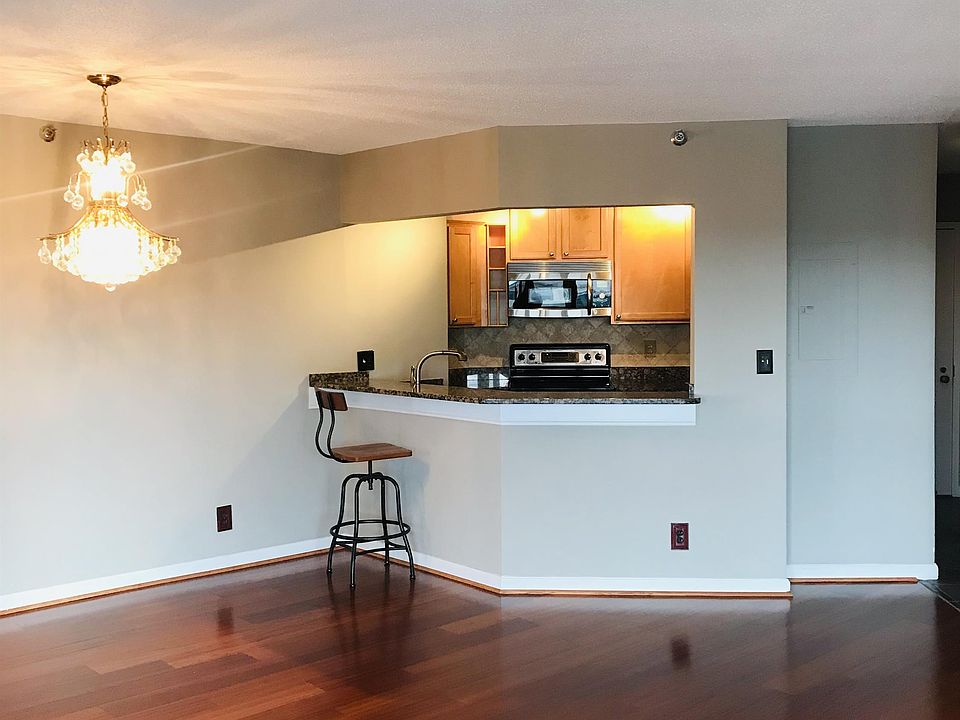 1st image of 900 N Stafford St APT 1017