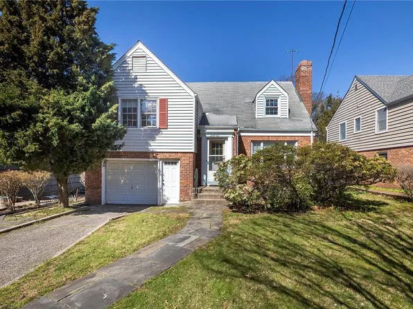 254-21 Walden Avenue, Great Neck, NY 11020