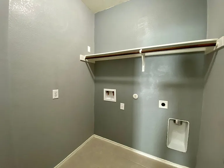 466 Eagle Brook Ln — Photo 22