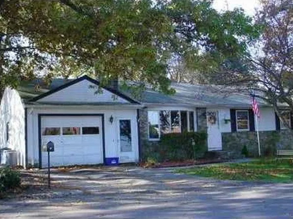 6 Old Carriage Rd, West Warwick, RI 02893