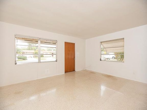 3rd image of 745 44th Ave N