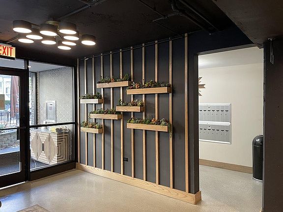 3rd image of 523 W Oakdale Ave #201