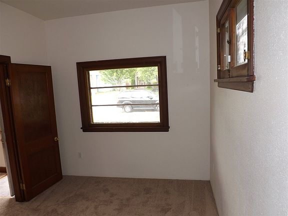 5th image of 221 W Montgomery Ave