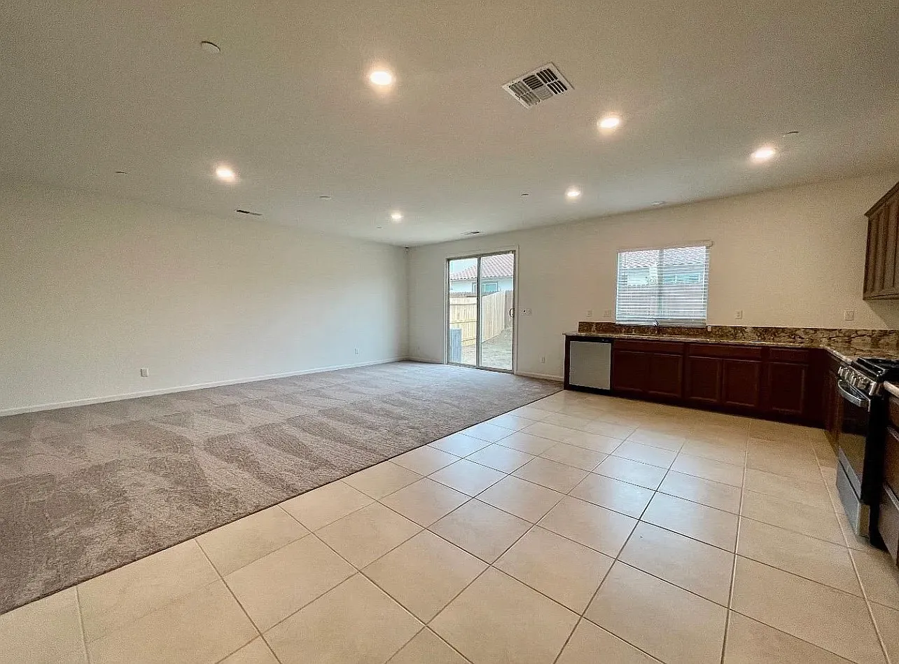 4 bed, 1772 sqft, $3,195 — Photo 4