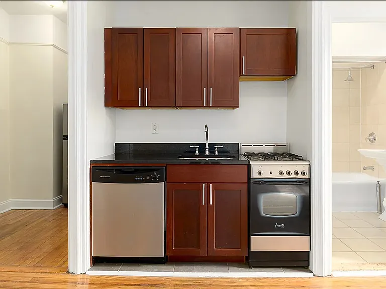 266 Washington Ave #B18 — Photo 4