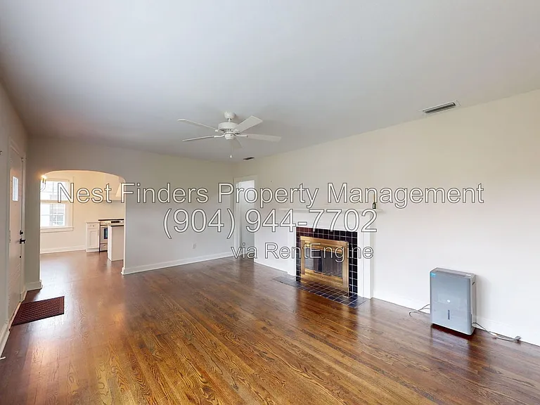 2215 Larchmont Rd — Photo 6