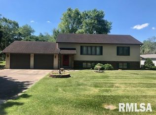 619 Lakeview Ln, Du Quoin, IL 62832