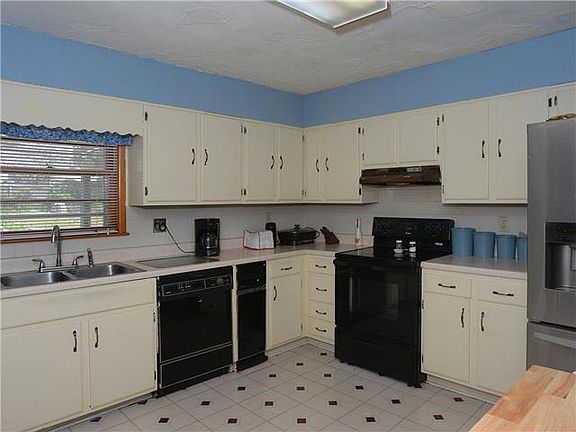3rd image of 10908 E 49th St