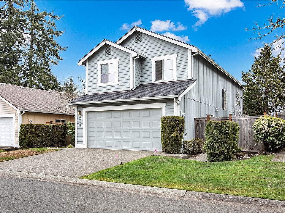 Front of home, 2 car garage, roof was replaced 10/2022.     >