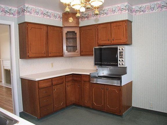 5th image of 2436 E Emerson Ave