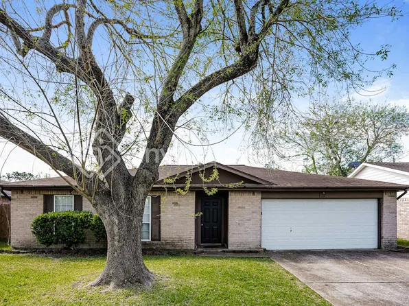 9812 Robin St, La Porte, TX 77571