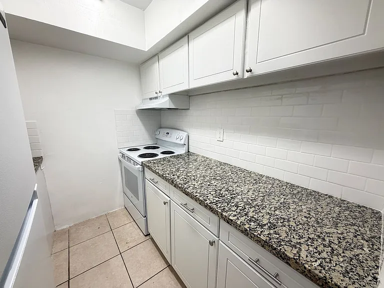 515 S Sequoia Dr — Photo 6