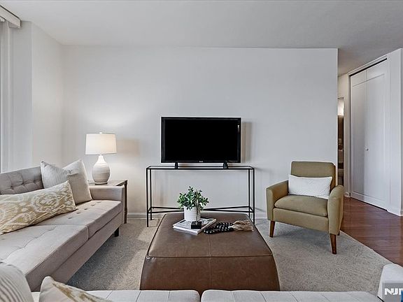 5th image of 530 Valley Rd APT C003l