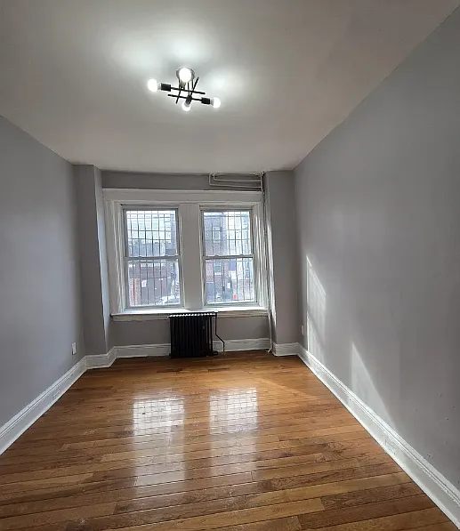 3 bed, 1000 sqft, $2,500 — Photo 3