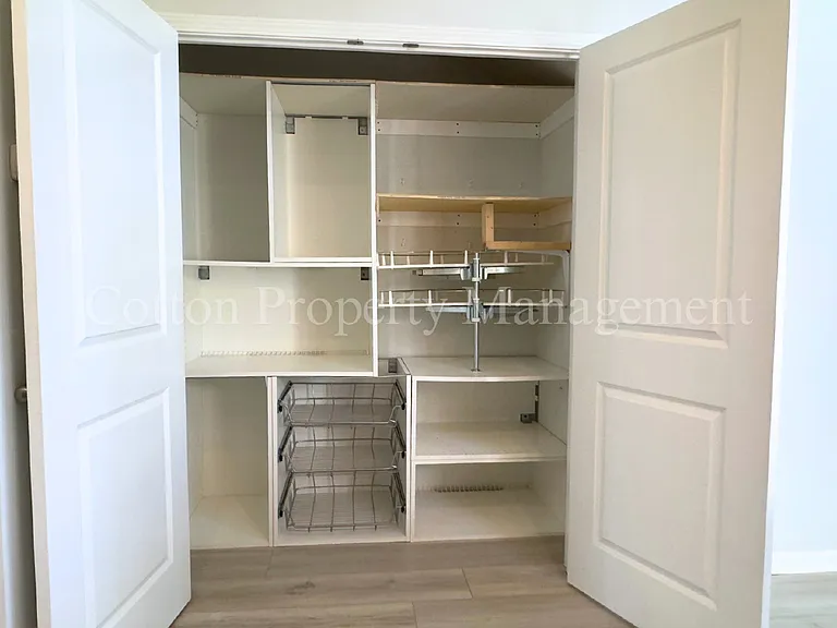 7313 Chipley Dr — Photo 11