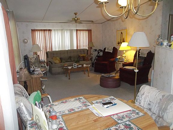 5th image of 355 Orchid Dr