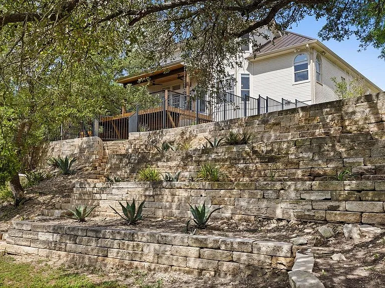 17133 Majestic Ridge Rd — Photo 34
