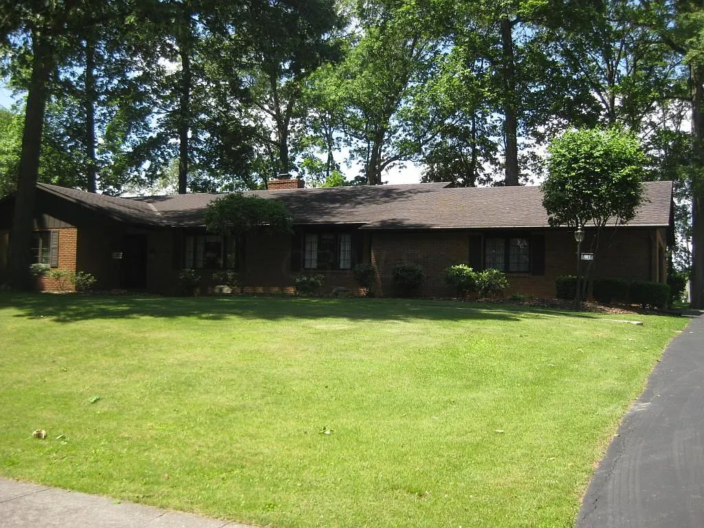 983 Laura Dr photo 1