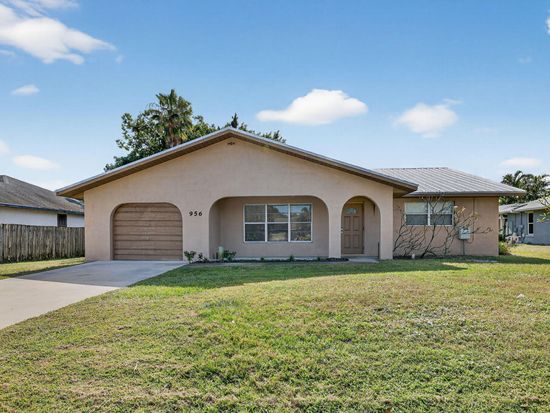 956 SE Brookedge Avenue, Port Saint Lucie, FL 34983