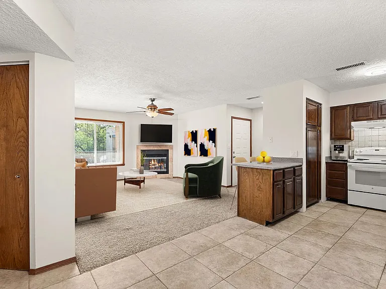 Cloverleaf Apartments — Photo 19