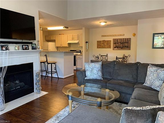5th image of 15123 Lenox Dr #423