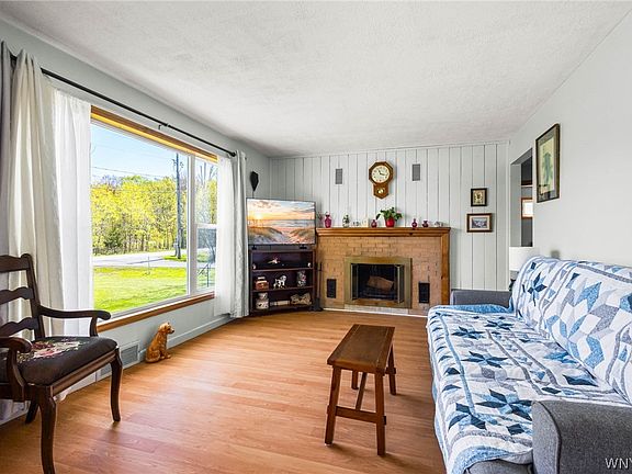 4th image of 2052 Crittenden Rd