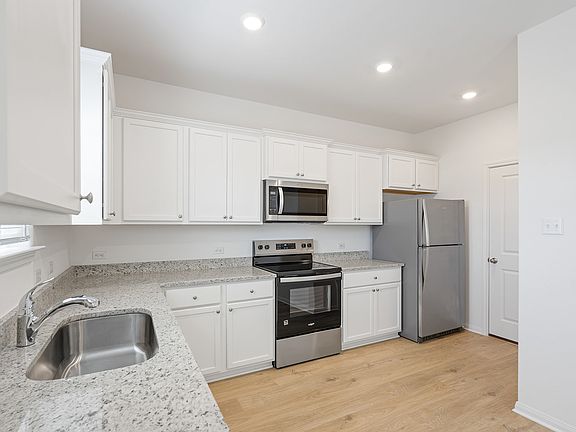 All kitchen applainces included