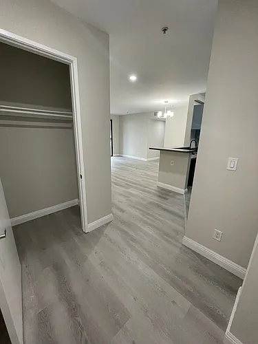 Hawthorne Regency Apartments Photo 1